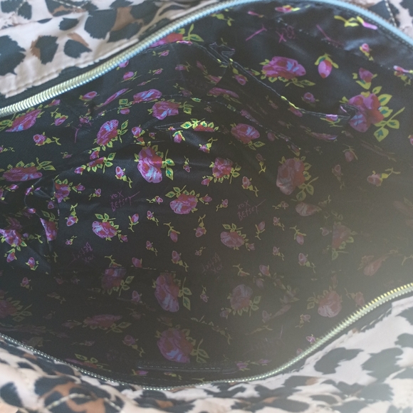Betsy Johnson Leopard tote. - Picture 6 of 9